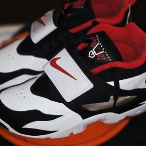 Deion Sanders DIAMOND turf Black and Red Athletic Shoes. Mens Siz 11.Ex.Cond.